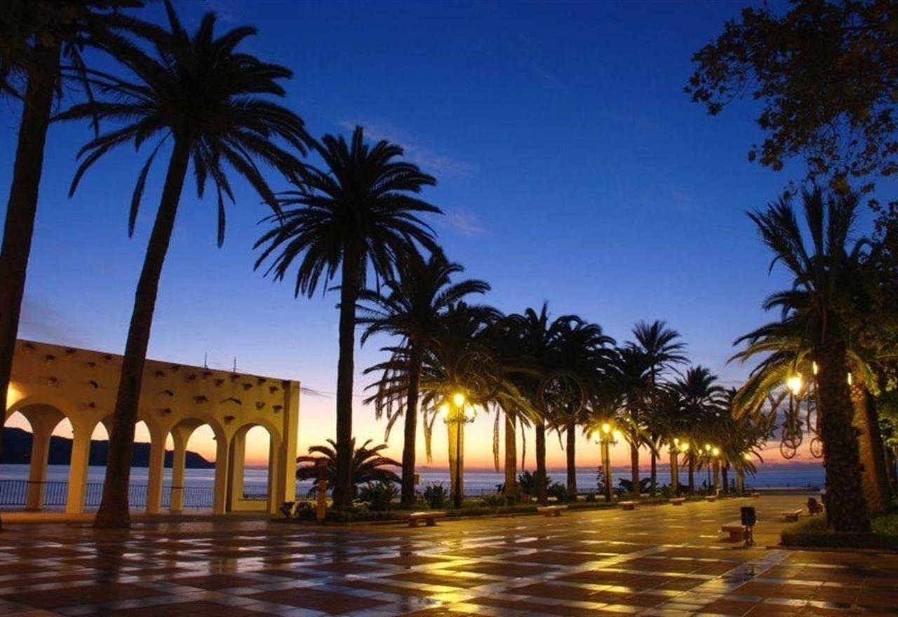 Valparaiso - Burriana Beach Nerja Exterior foto